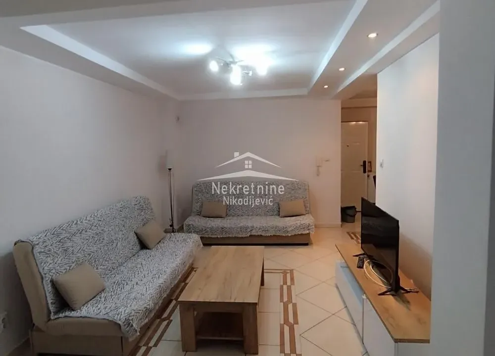 Izdavanje, trosoban stan, 70m², Šumice, Beograd