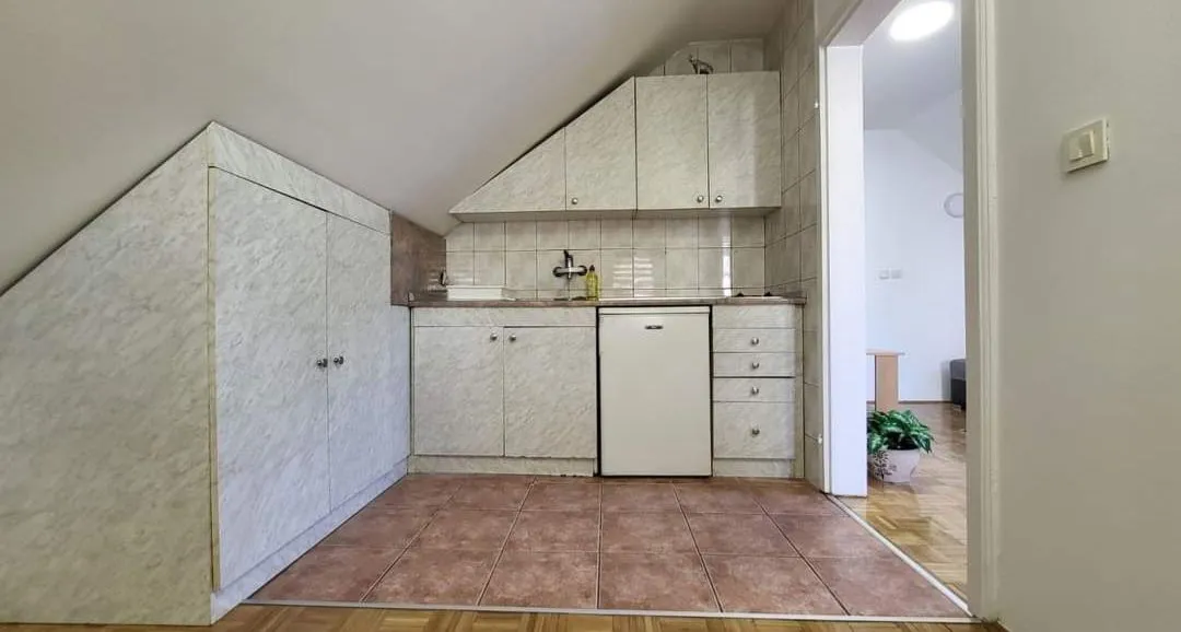 Izdavanje, trosoban stan, 80m², Detelinara, Novi Sad Sve Podlokacije