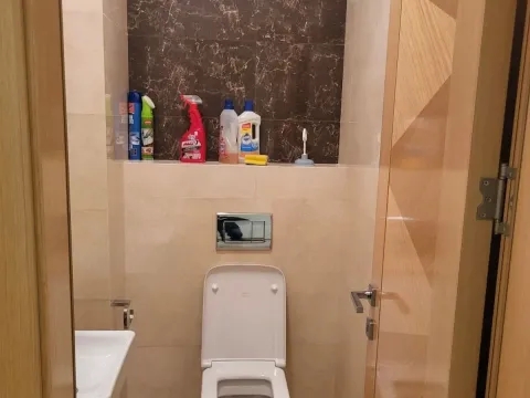 Izdavanje, trosoban stan, 95m², Momišići, Podgorica - image 13