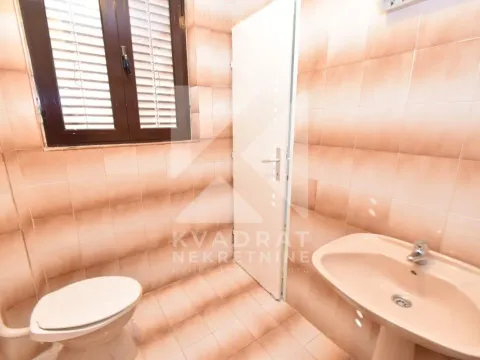 Izdavanje, kuća, 200m², Stari Aerodrom, Podgorica - image 19