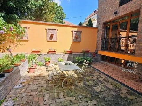 Izdavanje, kuća, 180m², Kalenić Pijaca, Vračar Sve Podlokacije - image 2