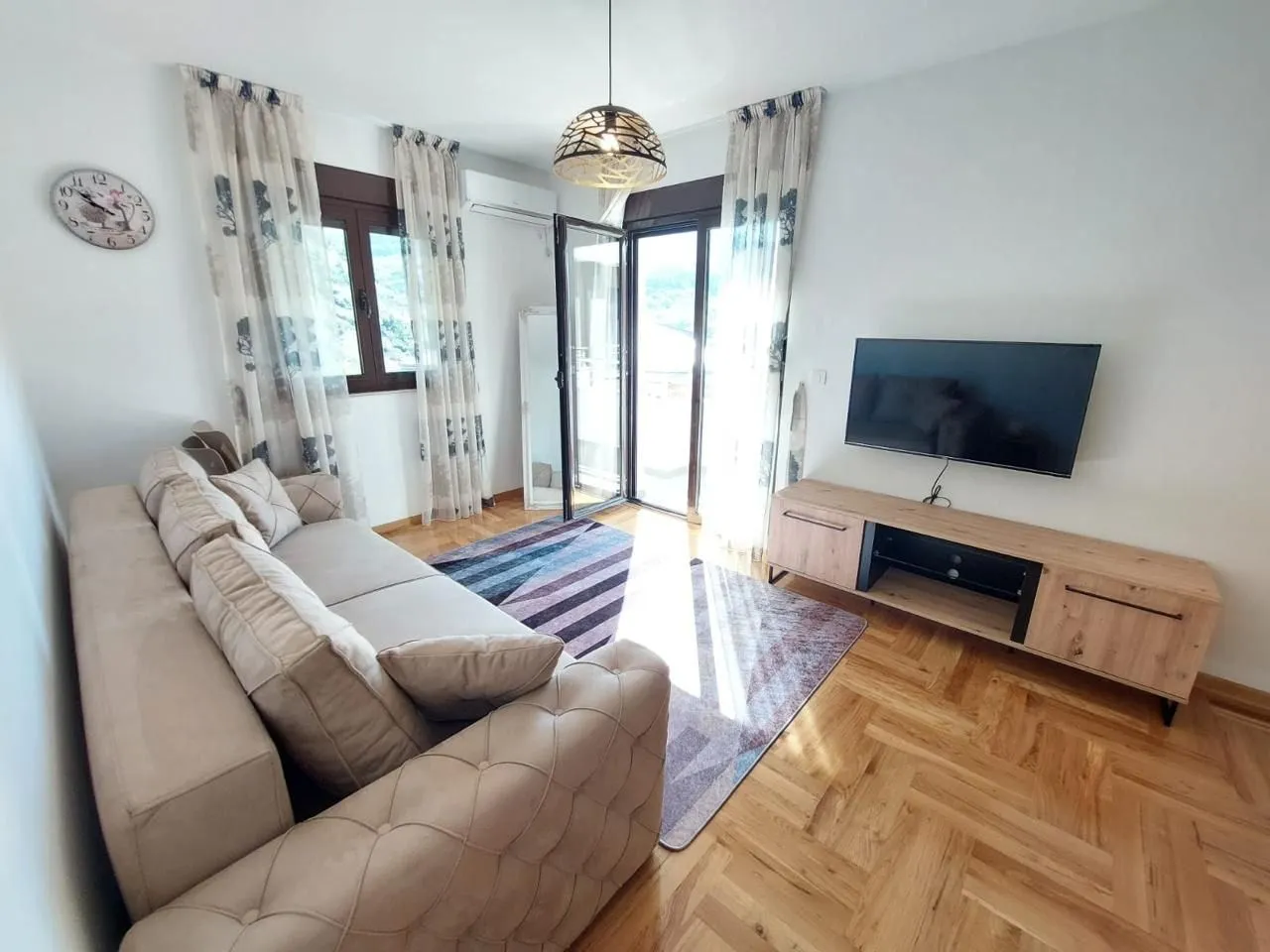Izdavanje, jednosoban stan, 47m², Bečići, Budva