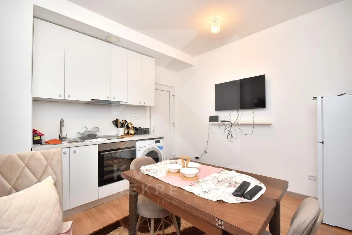 Izdavanje, garsonjera, 24m², Blok 9, Podgorica