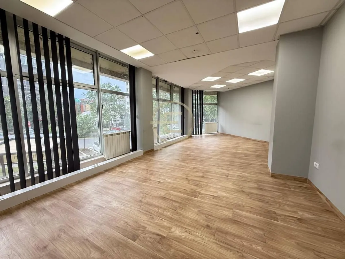 Izdavanje, poslovni prostor, 226m², Bulevar Oslobodjenja, Novi Sad Sve Podlokacije