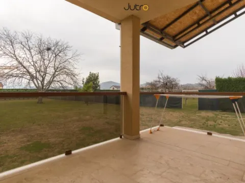 Izdavanje, kuća, 170m², Dajbabe, Podgorica - image 11