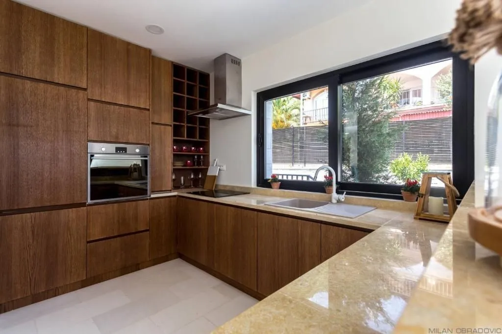 Prodaja, kuća, 490m², Đenovići, Herceg Novi