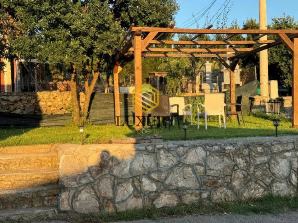 Rent, house, 100m², Kakaricka Gora, Podgorica