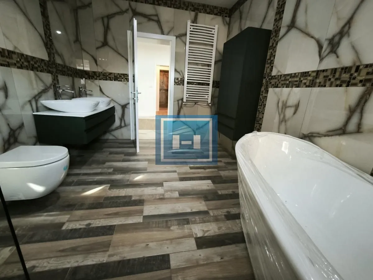 Prodaja, kuća, 400m², Varvarin, Srbija