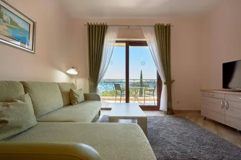Rent, one bedroom apartment, 72m², Bečići, Budva - image 2