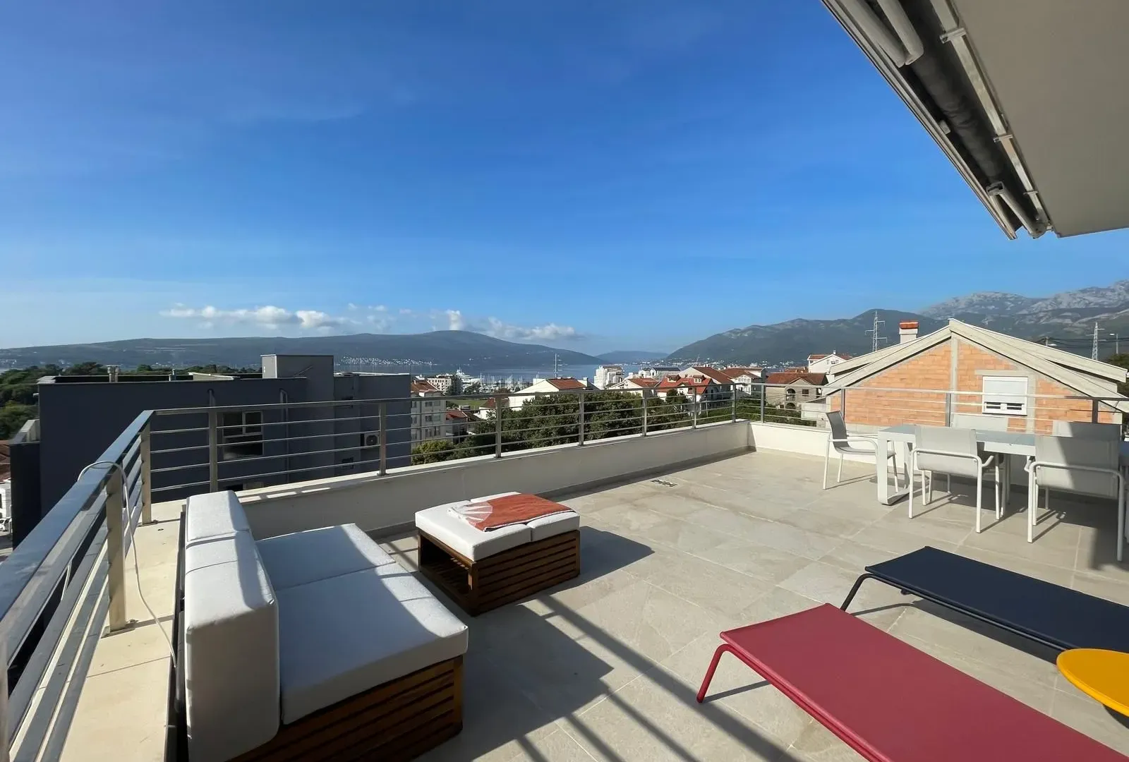 Rent, three bedroom apartment, 86m², Centar, Tivat