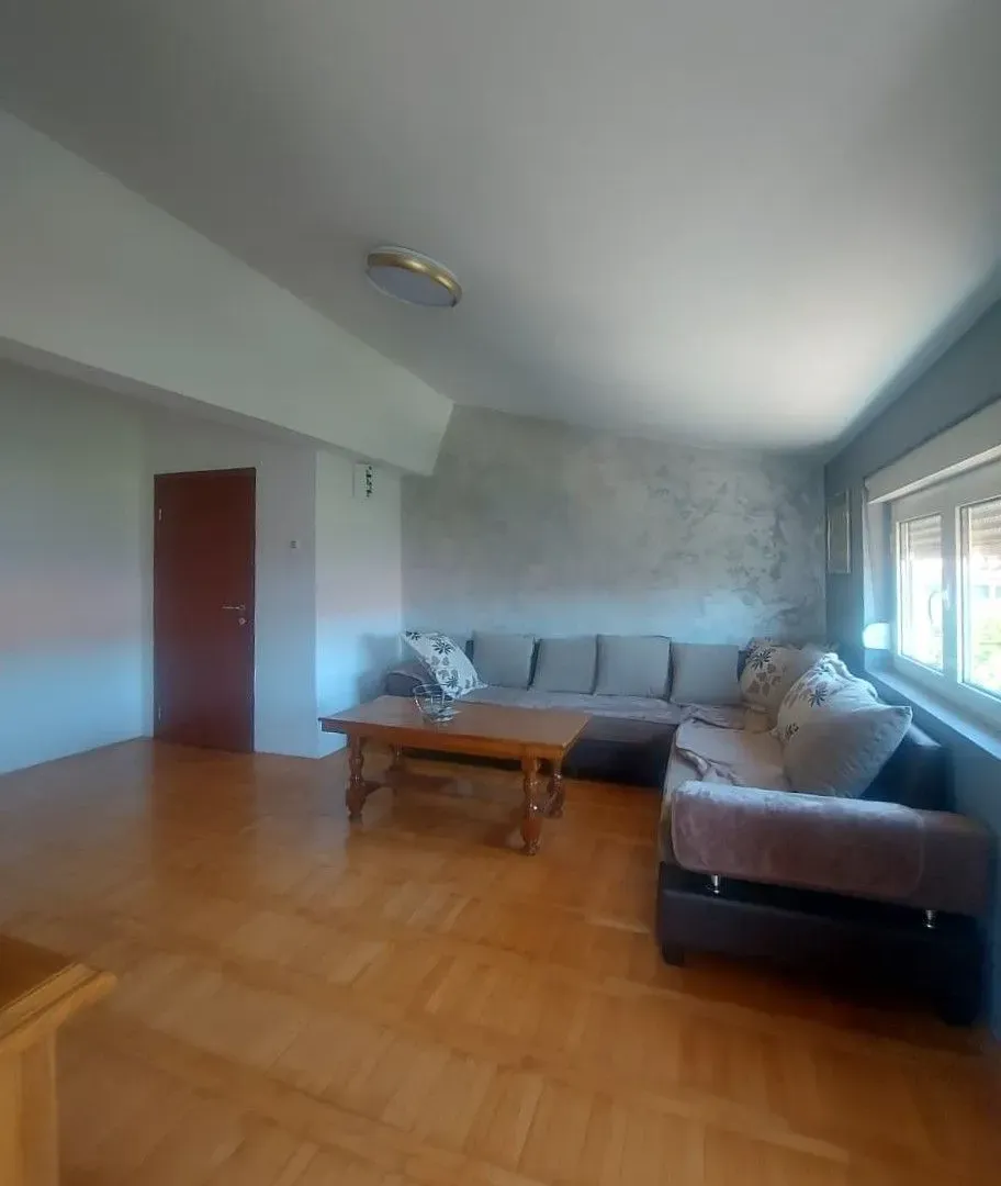 Izdavanje, trosoban stan, 86m², Centar, Nikšić