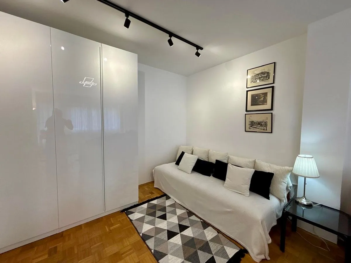 Izdavanje, dvosoban stan, 58m², Novi Beograd Blok 63, Novi Beograd Sve Podlokacije