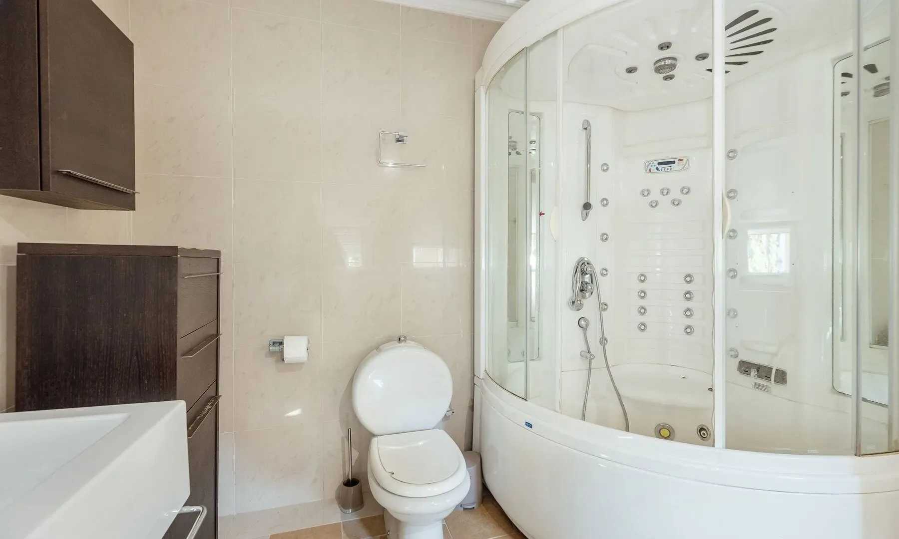 Izdavanje, kuća, 247m², Centar, Kotor