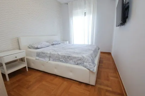 Izdavanje, dvosoban stan, 65m², Blok 6, Podgorica - image 4