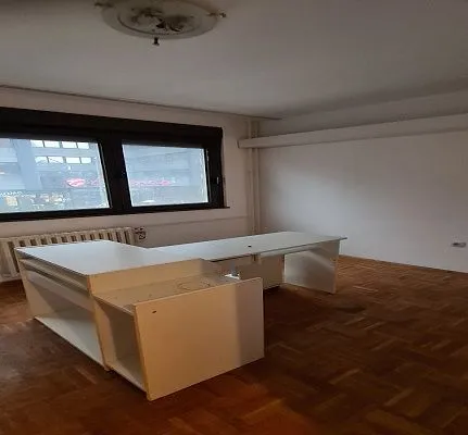 Izdavanje, poslovni prostor, 117m², Slavija, Vračar Sve Podlokacije