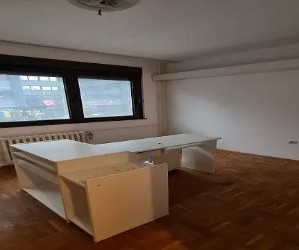 Izdavanje, poslovni prostor, 117m², Slavija, Vračar Sve Podlokacije