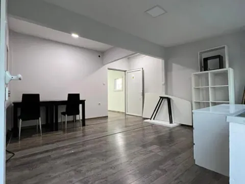 Izdavanje, poslovni prostor, 45m², Leštane, Grocka - image 2