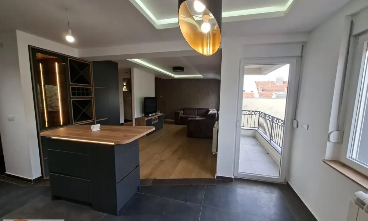 Prodaja, četvorosoban stan, 135m², Pančevo, Srbija