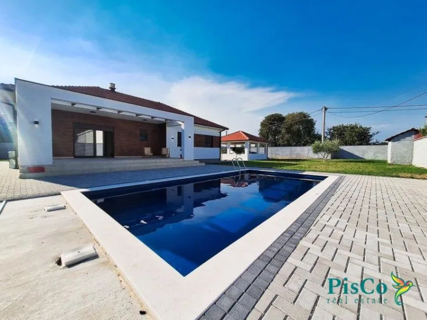 Rent, house, 200m², Donji Kokoti, Podgorica