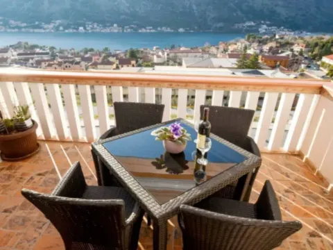 Prodaja, trosoban stan, 95m², Dobrota, Kotor - image 2