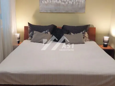 Izdavanje, četvorosoban stan, 93m², Centar, Novi Sad - image 4