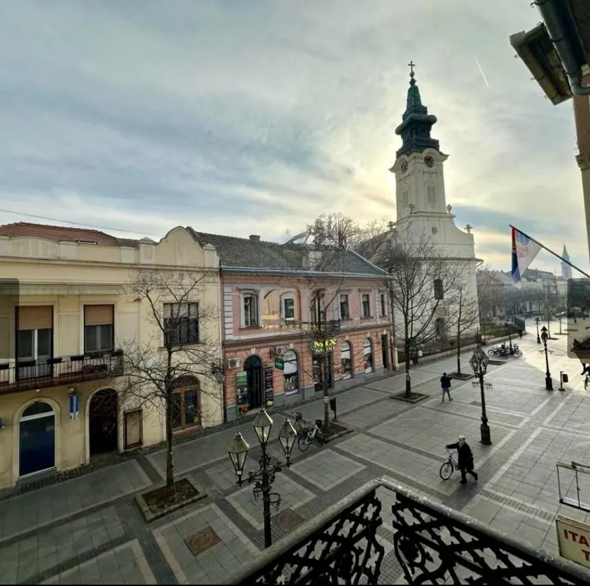 Prodaja, trosoban stan, 170m², Centar, Sombor