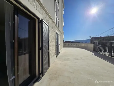 Prodaja, garsonjera, 27m², Centar, Tivat - image 8