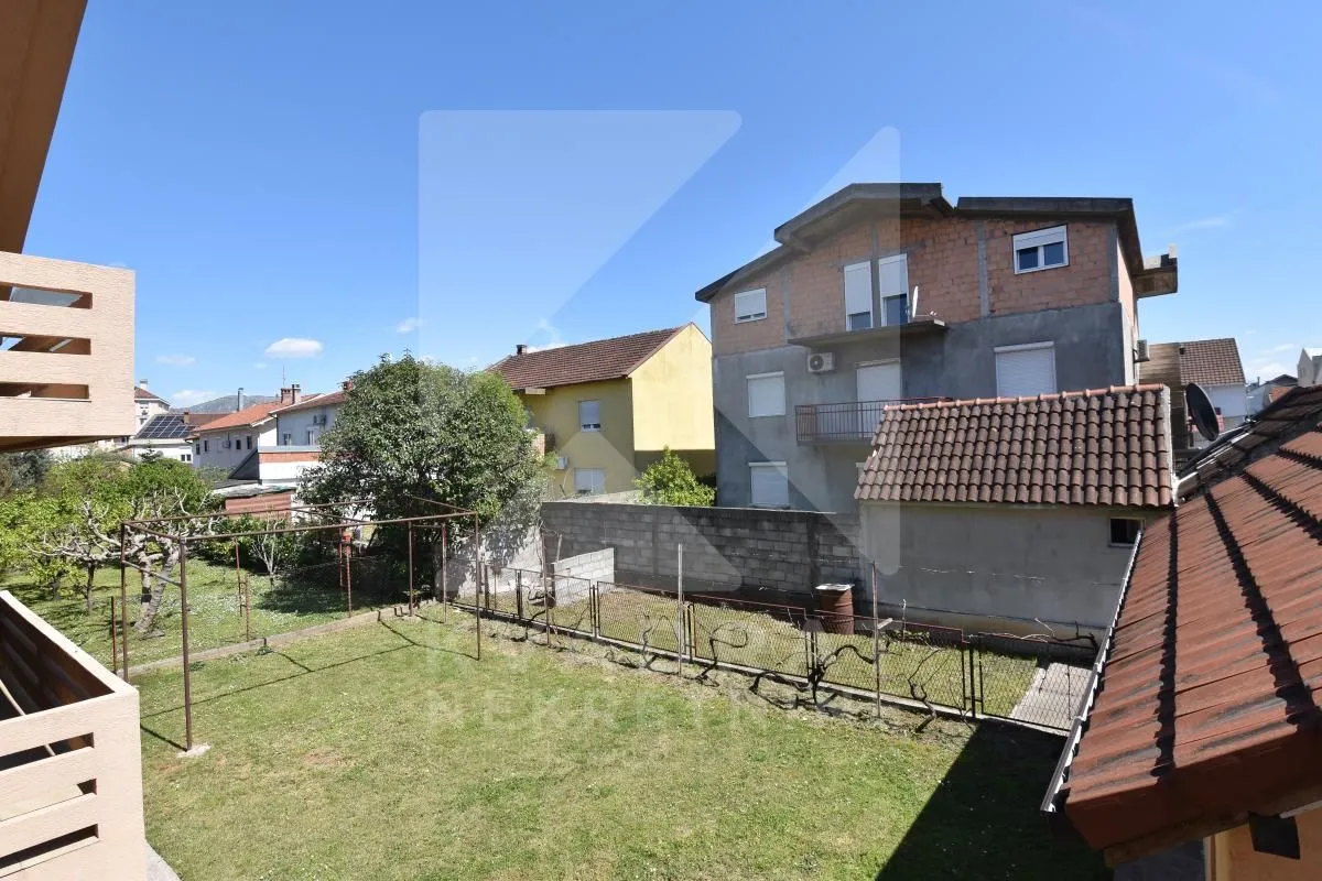 Prodaja, kuća, 260m², Stari Aerodrom, Podgorica