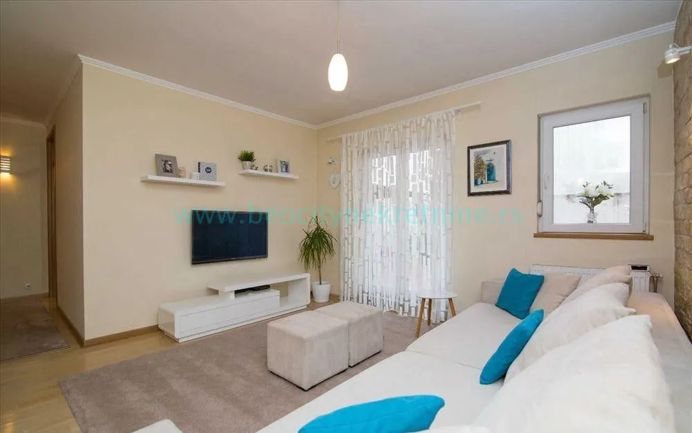 Rent, three bedroom apartment, 70m², Čubura, Beograd