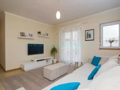 Rent, three bedroom apartment, 70m², Čubura, Beograd