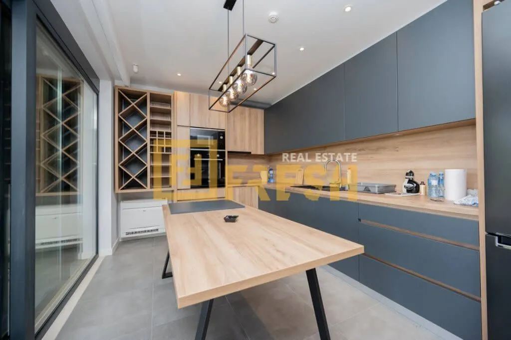 Rent, house, 214m², Stara Varoš, Podgorica