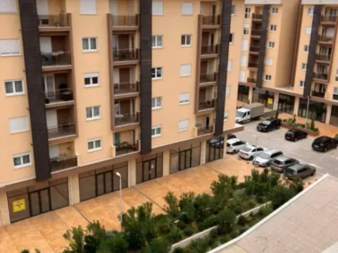 Izdavanje, jednosoban stan, 48m², New City, Podgorica - image 5