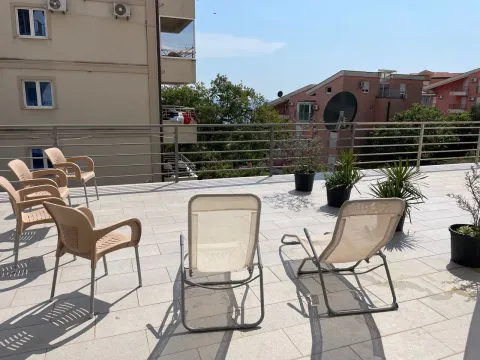 Rent, two bedroom apartment, 113m², Petrovac, Budva - image 2