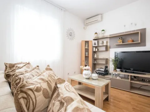 Stan-na-dan, jednosoban stan, 45m², Centar, Bar - image 6