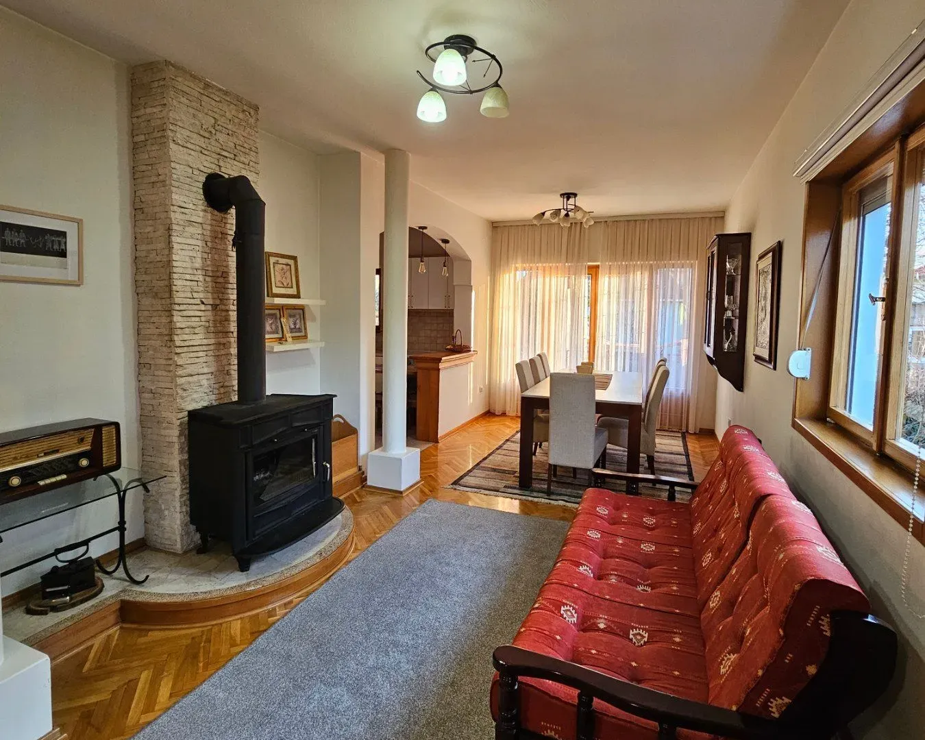Izdavanje, kuća, 216m², Dalmatinska ulica, Podgorica