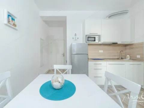 Sale, one bedroom apartment, 34m², Bečići, Budva - image 6