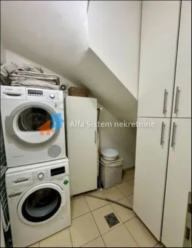 Izdavanje, trosoban stan, 105m², Lion, Zvezdara Sve Podlokacije - image 11