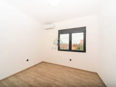 Sale, house, 202m², Tološi, Podgorica - image 16