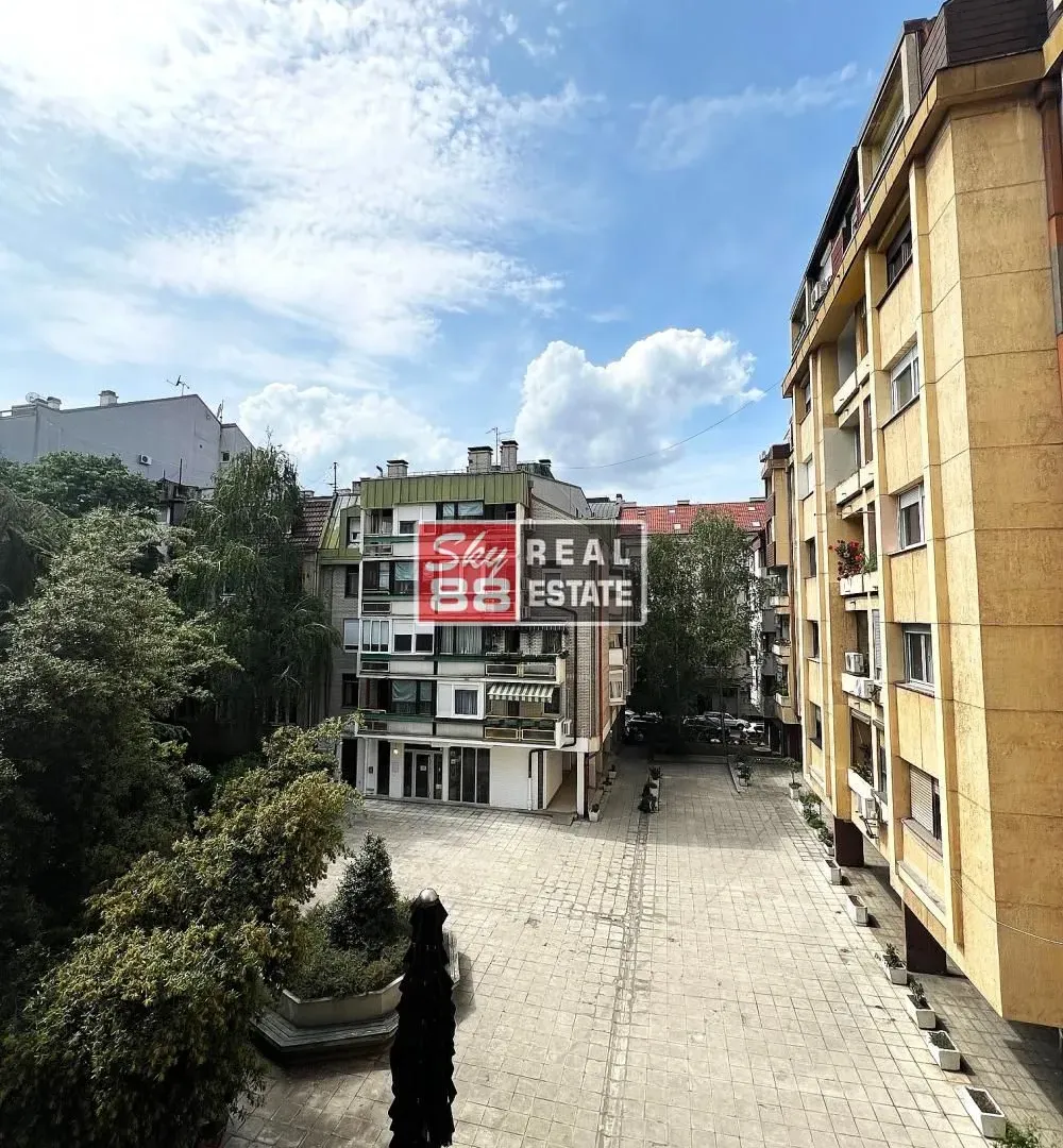 Prodaja, četvorosoban stan, 76m², Vračar Sve Podlokacije, Beograd
