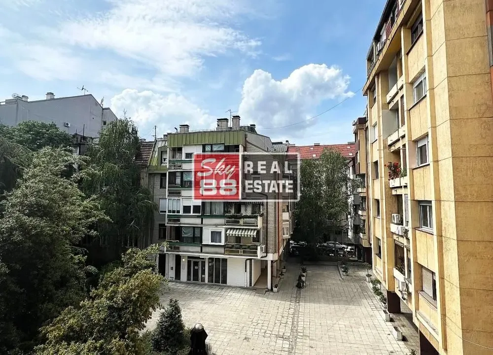 Prodaja, četvorosoban stan, 76m², Vračar Sve Podlokacije, Beograd