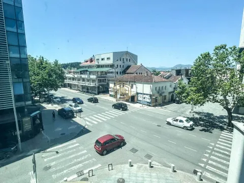 Rent, one bedroom apartment, 55m², Podgorica, Crna Gora - image 10
