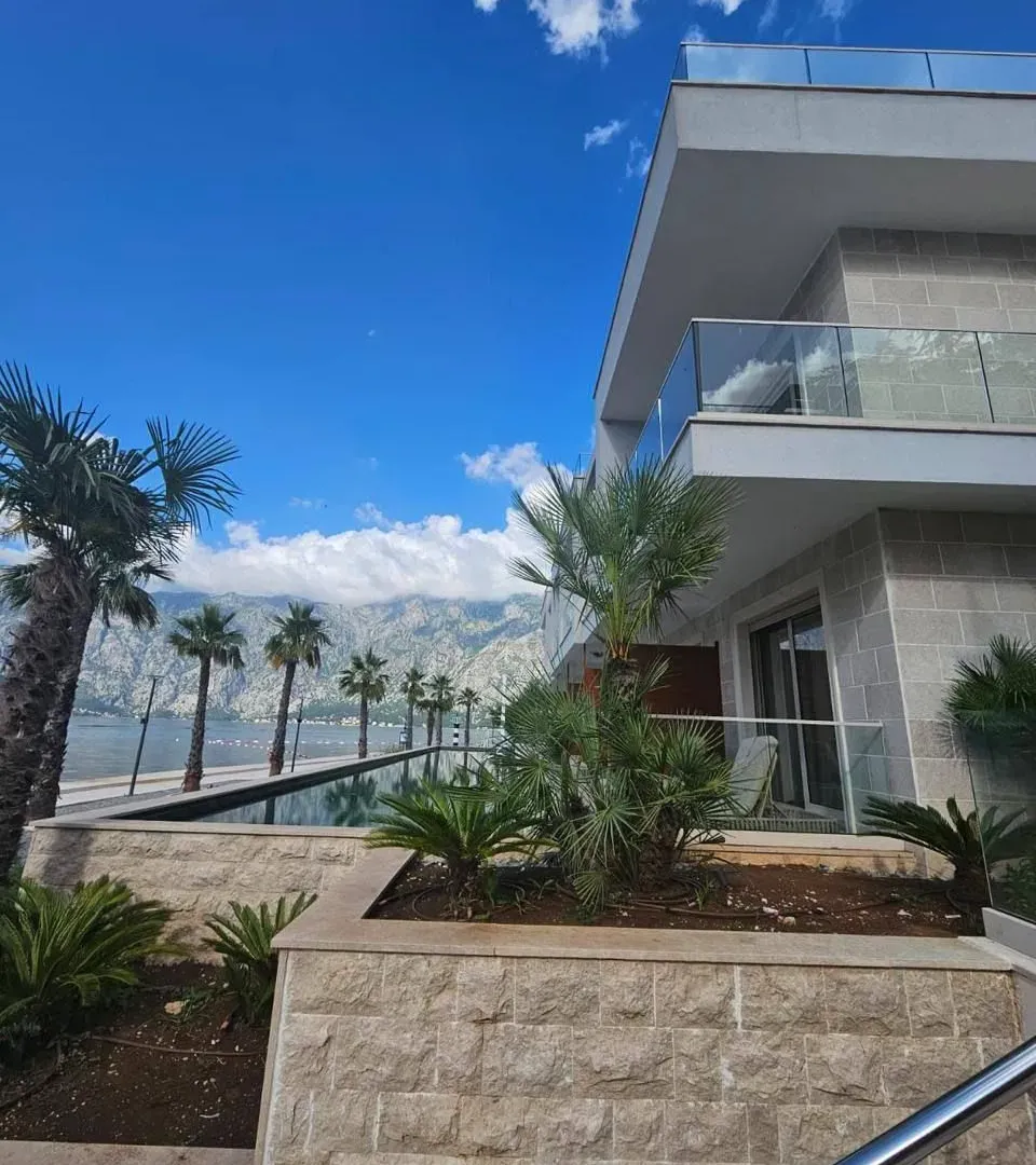 Prodaja, kuća, 400m², Centar, Kotor
