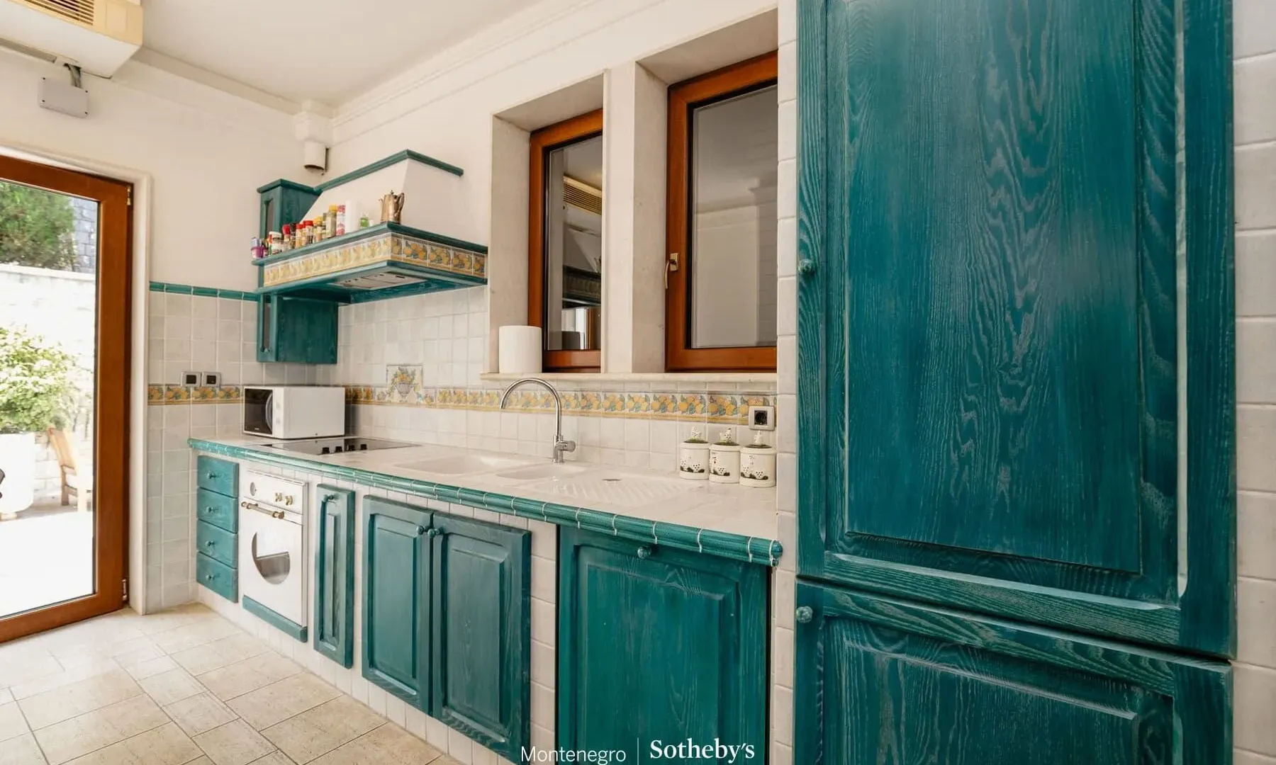 Sale, house, 233m², Savina, Herceg Novi