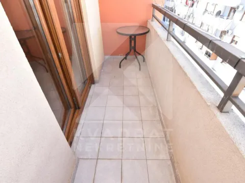 Izdavanje, dvosoban stan, 55m², Stari Aerodrom, Podgorica - image 11