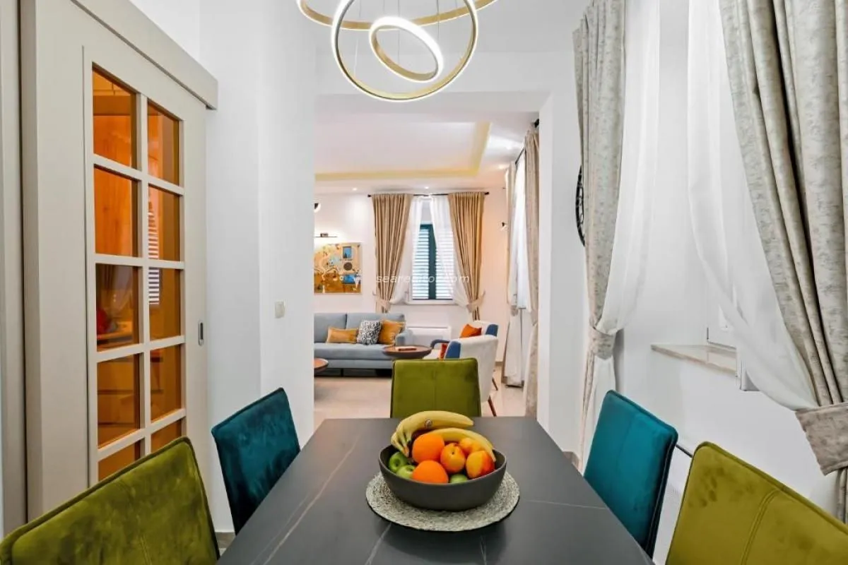 Prodaja, trosoban stan, 90m², Grad, Kotor