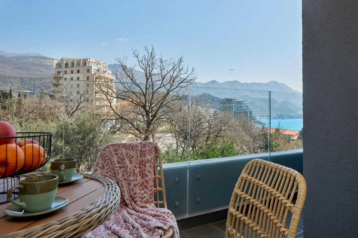 Rent, one bedroom apartment, 51m², Bečići, Budva