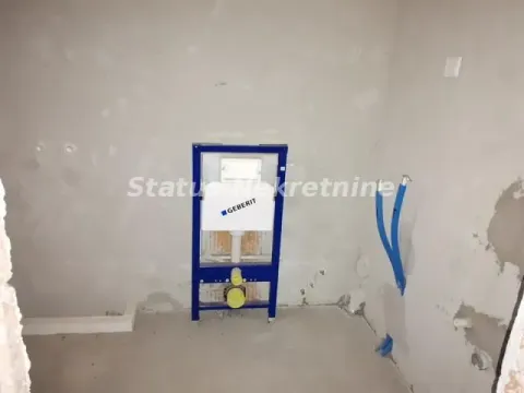 Neopremljeno kupatilo u izgradnji sa ugradnim vodokotlićem. - image 3