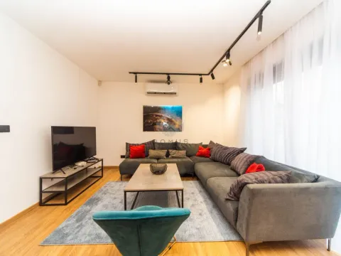 Izdavanje, kuća, 190m², Tološi, Podgorica - image 7