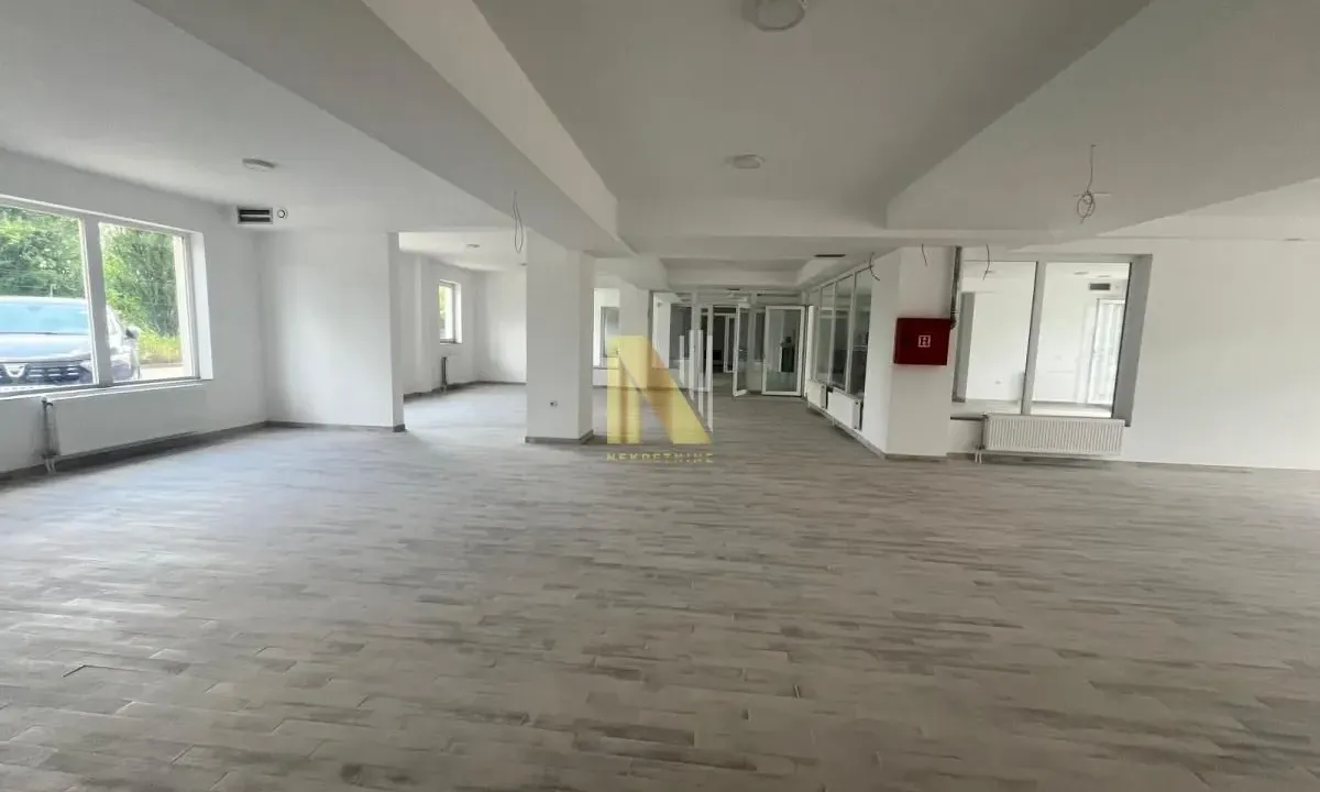 Prodaja, poslovni prostor, 304m², Nova Pazova, Stara Pazova