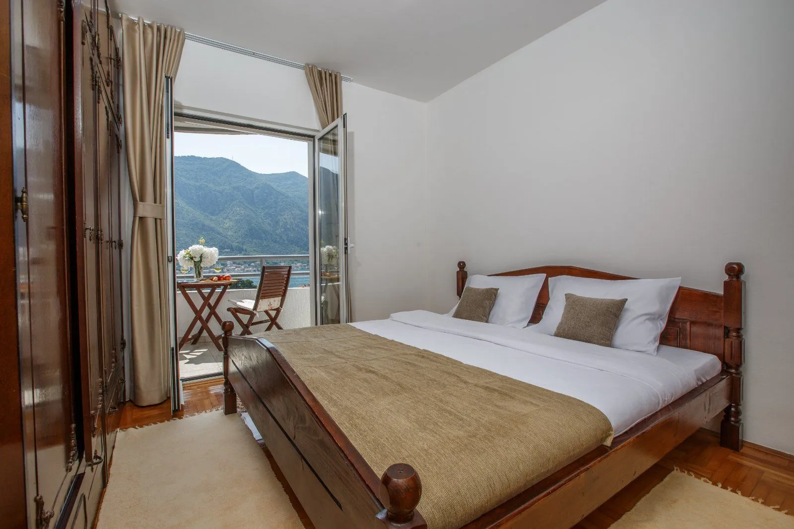 Rent, two bedroom apartment, 60m², Dobrota, Kotor